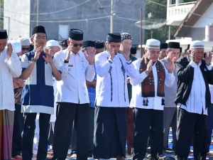 Salat istisqa Batu Taba, Agam (Foto: AMC)