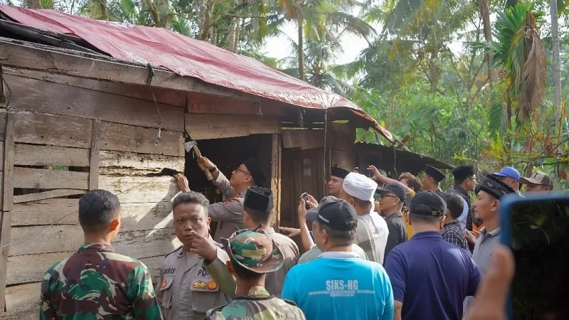 Aksi bedah rumah tak layak huni (Foto: Ist)