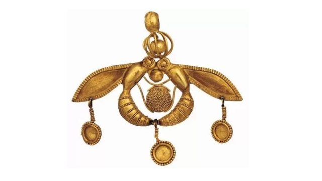 Liontin Emas 3.800 Tahun Ditemukan, Bentuknya Lebah atau Tawon?