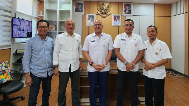 Ketua Umum Kadin Sumbar Buchari Bachter dan Kepala DPMPTSP Sumbar Luhur Budianda Jalin Silaturahmi, Perkuat Sinergitas dan Kolaborasi